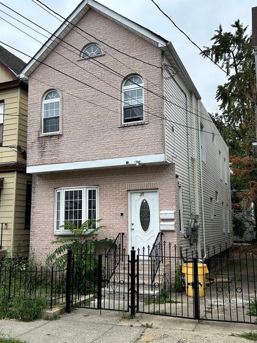 fl-1st-35 Stegman St, Jersey City, NJ, 07305-4115 | Card Image