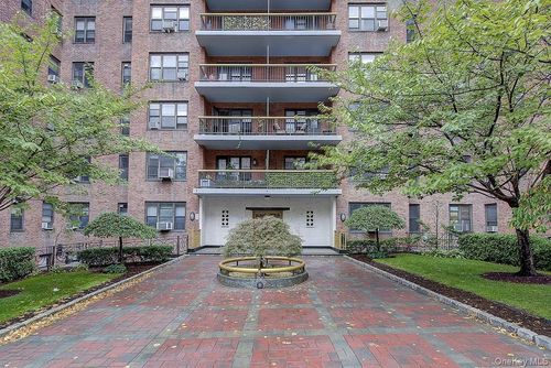 4f-67 Booth St, Forest Hills, NY, 11375 | Card Image