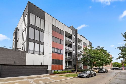 1e-1300 Claremont Ave, Chicago, IL, 60622-2909 | Card Image