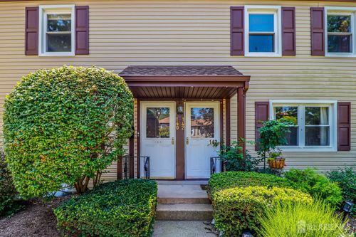 140 Newman St, Metuchen, NJ, 08840-2642 | Card Image