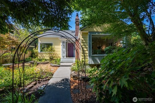 6221 36th Ave Ne, Seattle, WA, 98115-7403 | Card Image