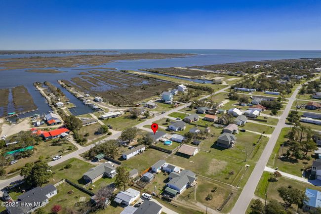 302 Bayview Dr, House other with 3 bedrooms, 2 bathrooms and 1 parking in Harkers Island NC | Image 37