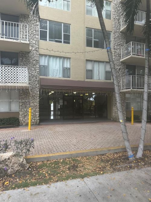 apt-233-1805 Sans Souci Blvd, North Miami, FL, 33181-3002 | Card Image