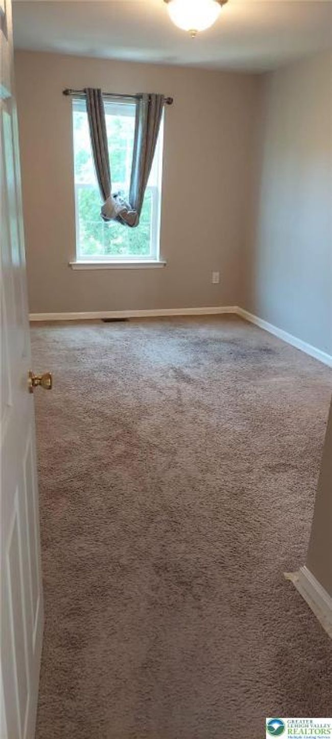 1540 Crest Park Ct, House other with 3 bedrooms, 3 bathrooms and null parking in BETHLEHEM PA | Image 12