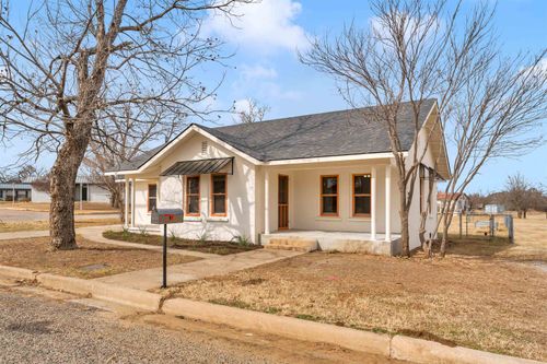 601 E Green St, Llano, TX, 78643-2719 | Card Image