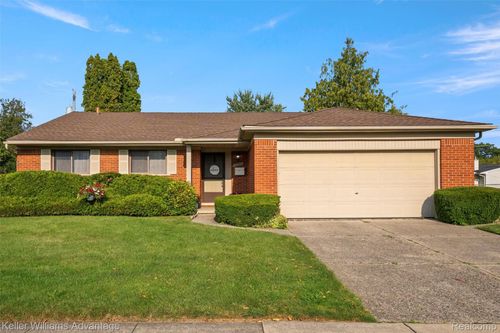 16560 Park St, Livonia, MI, 48154-2210 | Card Image