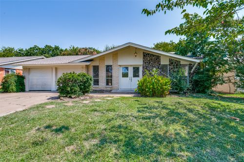 1311 Willowbrook St, Arlington, TX, 76011-5004 | Card Image