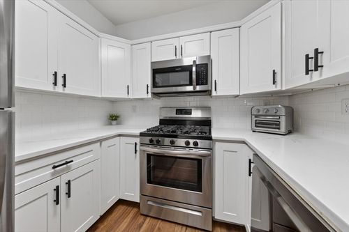 210-26 School St, Hull, MA, 02045-3297 | Card Image