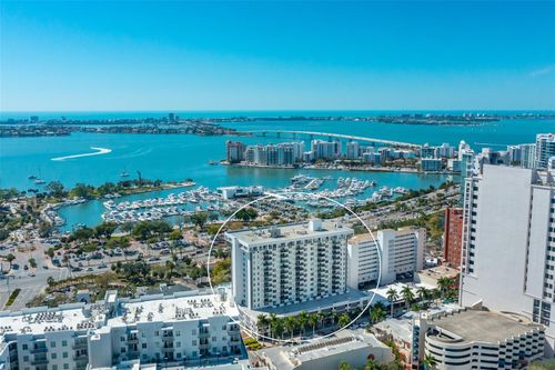 12c-101 S Gulfstream Ave, SARASOTA, FL, 34236-8946 | Card Image