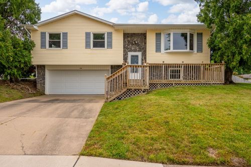 4105 Greenway Dr, Davenport, IA, 52804-3129 | Card Image