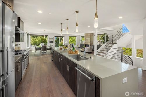 6829 Se 32nd Street, Mercer Island, WA, 98040 | Card Image