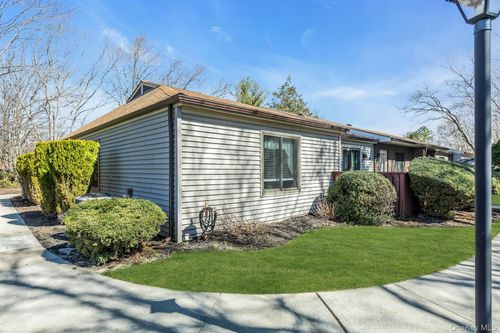 864 Skyline Dr, Coram, NY, 11727-3662 | Card Image