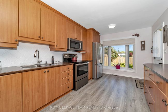 203 Rosemary Gdns, House attached with 3 bedrooms, 2 bathrooms and 4 parking in Orléans ON | Image 9