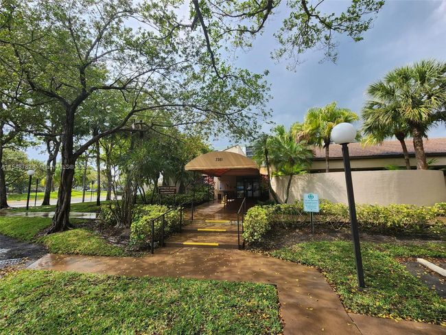 APT-207 - 2302 S Cypress Bend Dr, Condo with 2 bedrooms, 2 bathrooms and null parking in Pompano Beach FL | Image 12