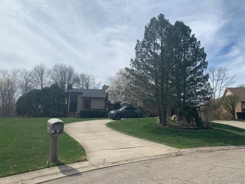 3266 Montmarte Cir, West Bloomfield, MI, 48323-3541 | Card Image