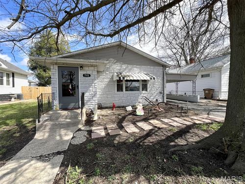 715 Springfield Rd, Gillespie, IL, 62033-1019 | Card Image