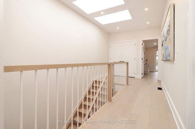 1046 Roosevelt Rd, House attached with 5 bedrooms, 6 bathrooms and 2 parking in Mississauga ON | Image 42