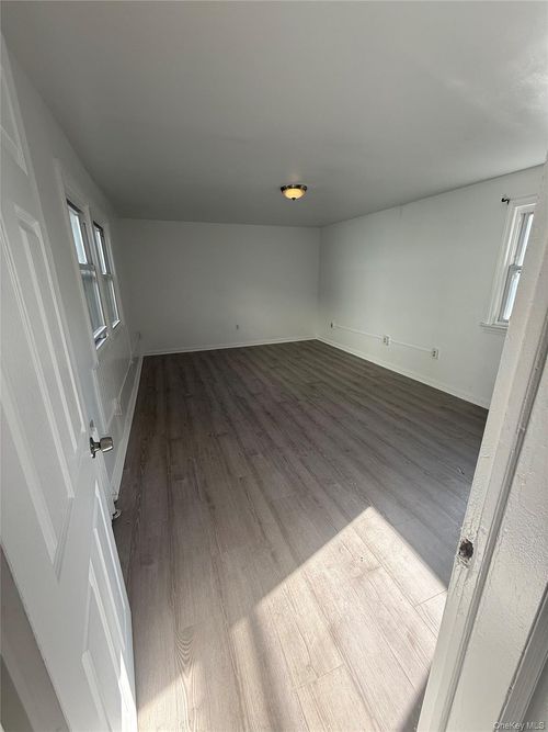 apt-1-437 3rd St, Newburgh, NY, 12550-4254 | Card Image