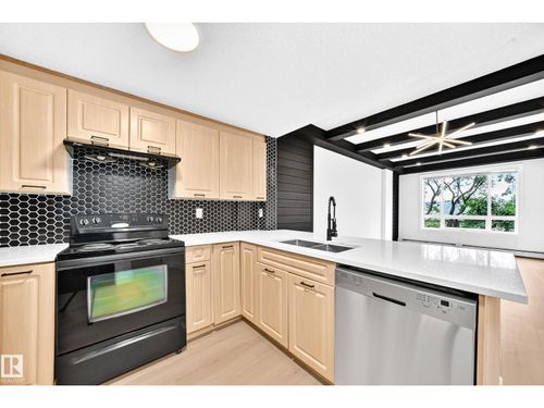 323-6315 135 Ave Nw, Edmonton, AB, T5A5J7 | Card Image
