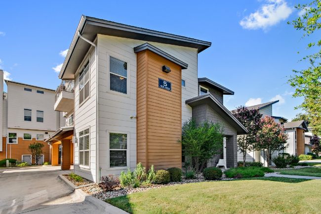 View of front of property featuring a front lawn | Image 12