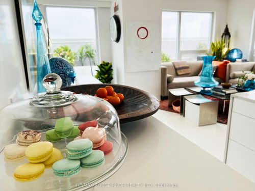 702-701 Sheppard Ave W, North York, ON, M3H0B2 | Card Image