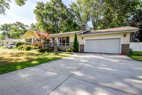 29267 Schwartz Rd, Westlake, OH, 44145-3816 | Card Image