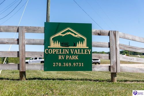 774 Copelin Valley Rd, Upton, KY, 42784-9252 | Card Image