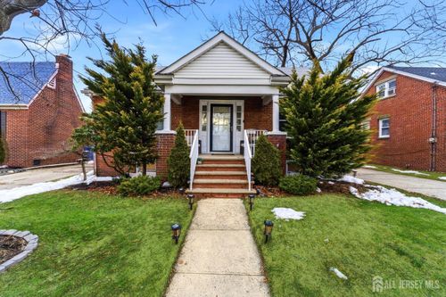 142 Liberty St, Fords, NJ, 08863-2042 | Card Image
