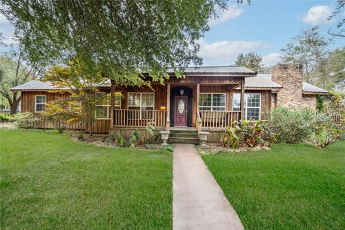 301 Thompson St, Kilgore, TX, 75662-2743 | Card Image