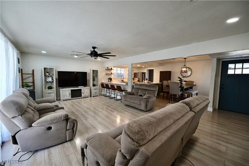 2016 E Oakey Blvd, Las Vegas, NV, 89104-3653 | Card Image