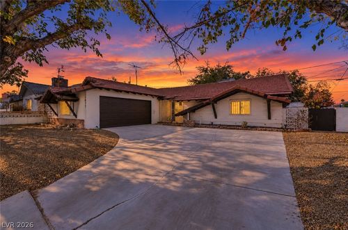 1813 Bracken Ave, Las Vegas, NV, 89104-3607 | Card Image