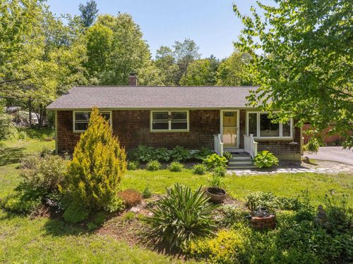 27 Langs Ln, Newmarket, NH, 03857-2122 | Card Image