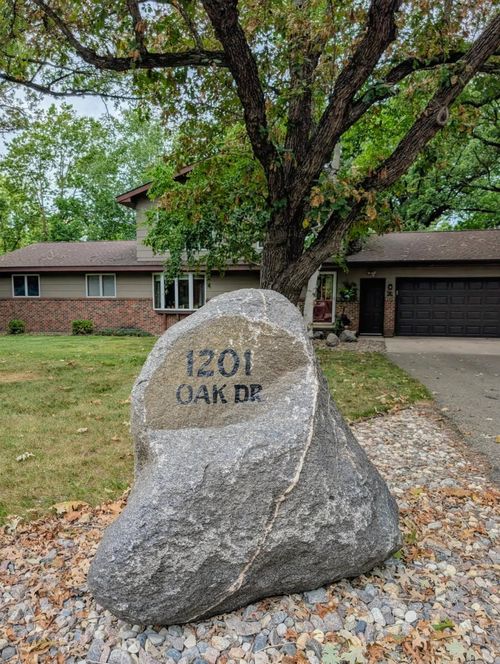 1201 Oak Dr, Montevideo, MN, 56265-1062 | Card Image