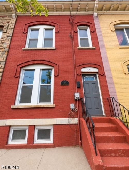 17 8th Ave, Newark, NJ, 07104-3701 | Card Image