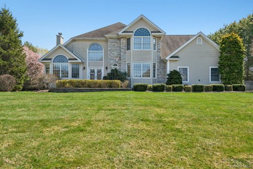 4 Mimosa St, Miller Place, NY, 11764-3037 | Card Image