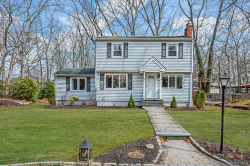 5 Valley Cir, Miller Place, NY, 11764-1837 | Card Image