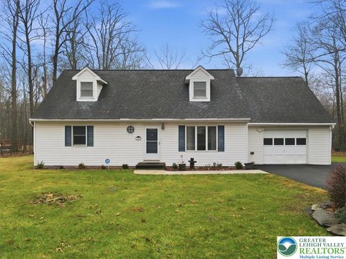 215 Tego Lake Rd, East Stroudsburg, PA, 18302-8136 | Card Image