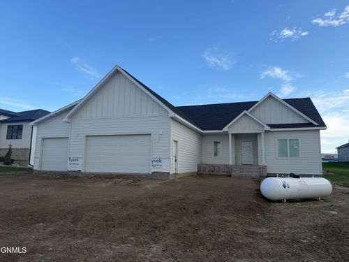 2002 Frisco Way, Bismarck, ND, 58503-5726 | Card Image