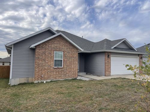 141 Walnut Ave, Rogersville, MO, 65742-6800 | Card Image