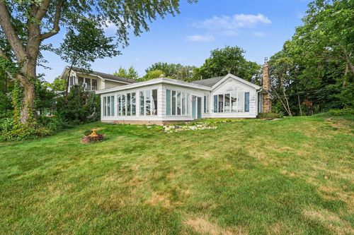 7525 N Shore Cir N, Forest Lake, MN, 55025-8711 | Card Image