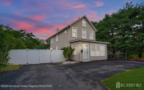 377 W Park Avenue W, Oakhurst, NJ, 07755 | Card Image