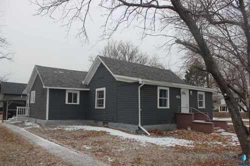 651 N 5th Ave Avenue, Canistota, SD, 57012 | Card Image