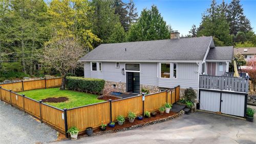955 Sluggett Rd, Brentwood Bay, BC, V8M1E4 | Card Image