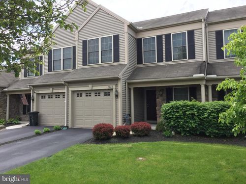 2082 Deer Run Dr, HUMMELSTOWN, PA, 17036-7084 | Card Image