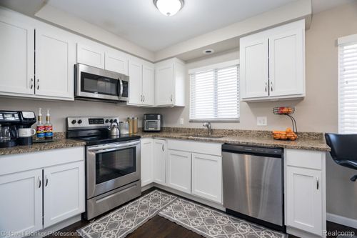 17377 Avilla Blvd, Lathrup Village, MI, 48076-2851 | Card Image