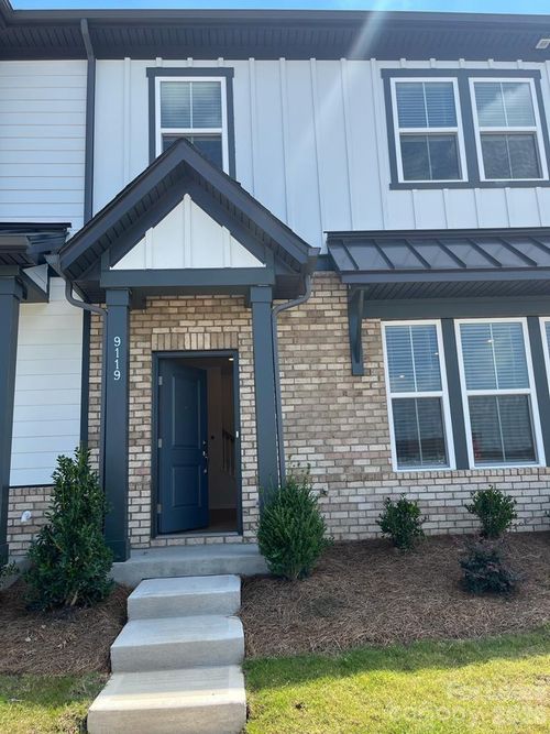 9119 Harwen Lane, Charlotte, NC, 28215 | Card Image