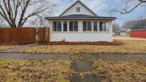 517 N Walnut St, Clinton, IL, 61727-1224 | Card Image