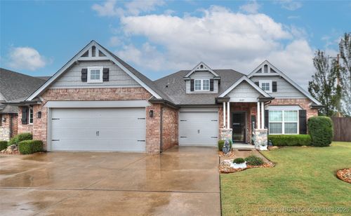 8601 N 157th East Ave, Owasso, OK, 74055-9400 | Card Image