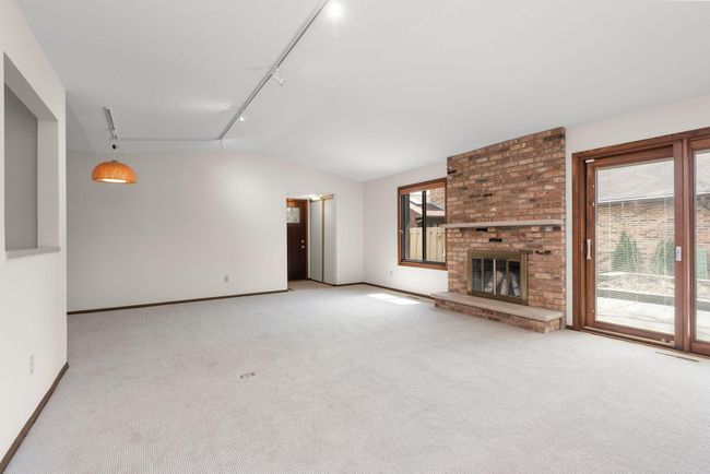 1021 Yuma Ln N, Townhouse with 2 bedrooms, 2 bathrooms and null parking in Plymouth MN | Image 5