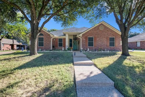 212 Fannin Drive, Hewitt, TX, 76643 | Card Image